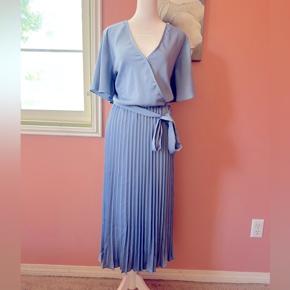 blue satin wrap midi dress with pleased skirt and flowy kimono sleeves NWT XL - Picture 2 of 6